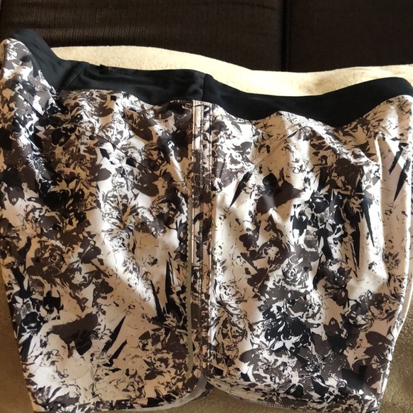 Women’s Lole Shorts - Picture 5 of 7